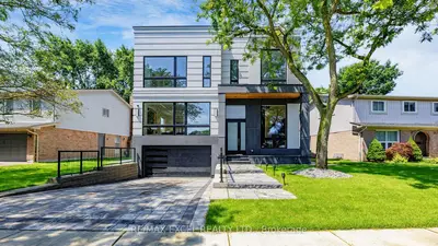 22 Sanderson Crescent, Richmond Hill, On L4c 5l4