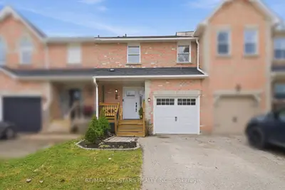 Att/Row/Townhouse in Uxbridge