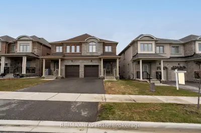 33 Frederick Taylor Way, East Gwillimbury, On L0g 1m0