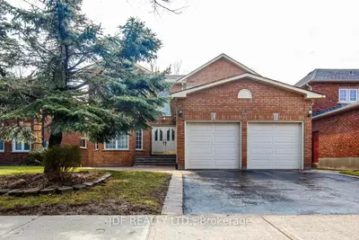 24 Whalen Court, Richmond Hill, On L4c 9t4