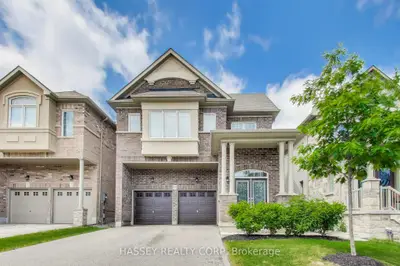 852 Elvidge Trail, Newmarket, On L3x 0j7