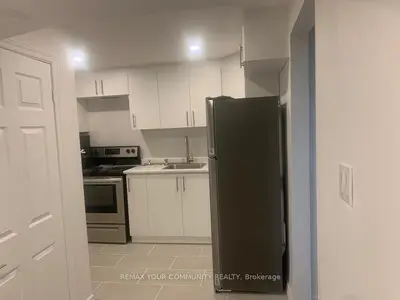371 Selby Crescent Basement, Newmarket, On L3y 6e2