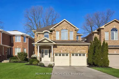 22 Waymount Avenue, Richmond Hill, On L4s 2g5
