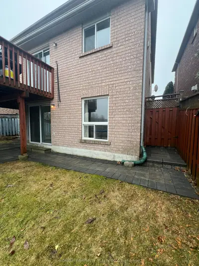 367 Silken Laumann Drive Bmnt, Newmarket, On L3x 2j1