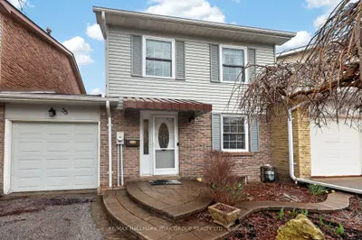 35 Parkland Court, Aurora, On L4g 3m5