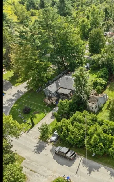 2 Della Street, Georgina, On L0e 1r0