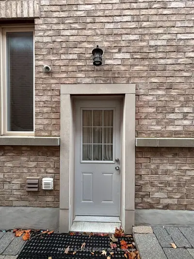 206 aspenwood dr Drive, Newmarket, ON L3X 3L1