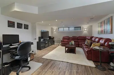330 Gells Road Lower, Richmond Hill, ON L4C 3A6