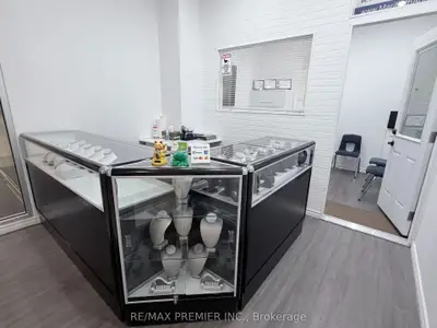 7181 Yonge Street 203, Markham, On L3t 0c7