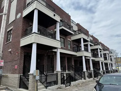 15100 Yonge Street W 224, Aurora, On L4g 1m2