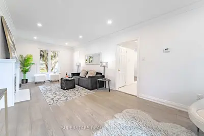 84 Lawrence Avenue, Richmond Hill, On L4c 1z3