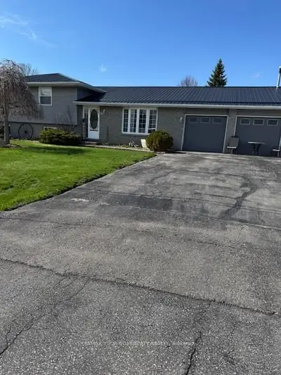 72 Douglas Street, Georgina, On L0e 2r0