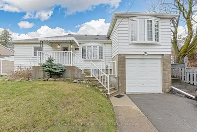 1059 Gorham Street, Newmarket, On L3y 5g9