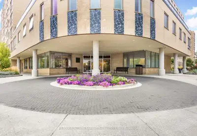 326 Major Mackenzie Drive E 404, Richmond Hill, On L4c 8t4