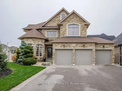 15 Vomano Street, Richmond Hill, On L4c 0t9