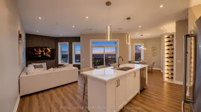 5917 Main Street 805, Whitchurch-stouffville, On L4a 5g4