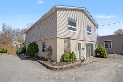 161 Charlotte Street S, Newmarket, On L3y 3s7