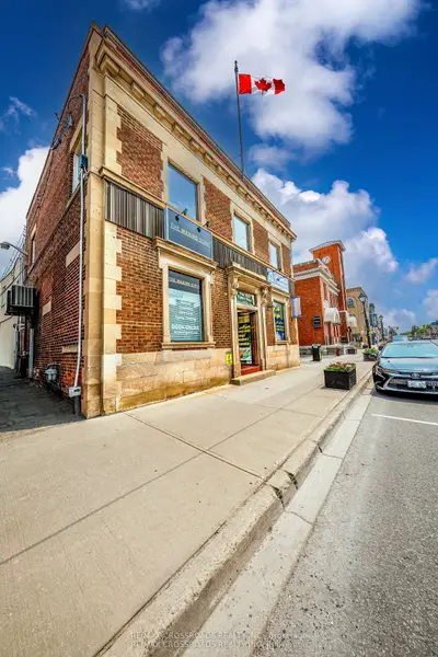 15221 Yonge Street 5, Aurora, On L4g 1l8
