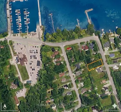 8 Hadden Road, Georgina, On L0e 1r0
