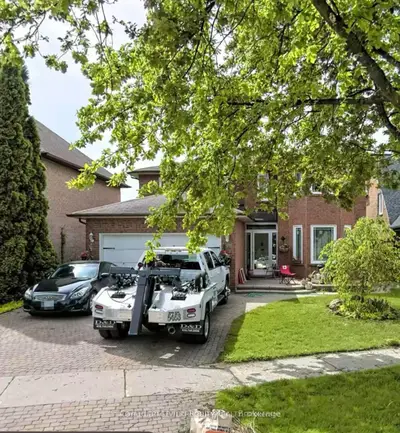 19 Cygnus Drive, Richmond Hill, On L4c 8p4