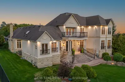 776 Woodland Acres Crescent, Vaughan, On L6a 1g2