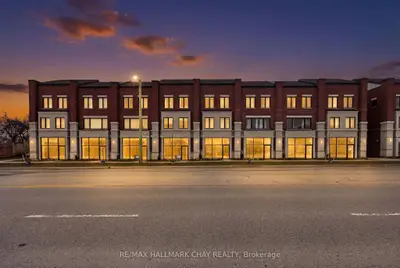 200 Dissette Street 10, Bradford West Gwillimbury, On L3z 3g8