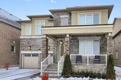 158 Walter English Drive, East Gwillimbury, On L9n 0y8