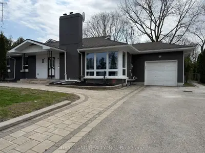 220 Millard Avenue 1 (front), Newmarket, On L3y 1z2