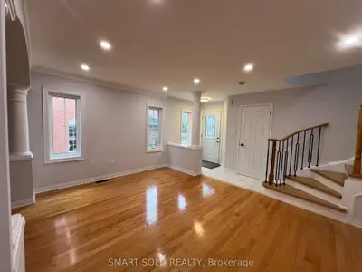 15 Futura Avenue, Richmond Hill, On L4s 1v2