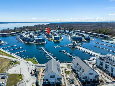 Att/Row/Townhouse in Innisfil