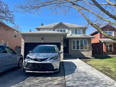 824 College Manor Drive Lower, Newmarket, On L3y 8g6