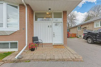 42 Lindsay Avenue, Newmarket, On L3y 4n6