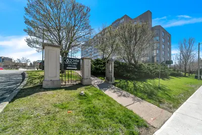 175 Cedar Avenue 812, Richmond Hill, On L4c 9v3