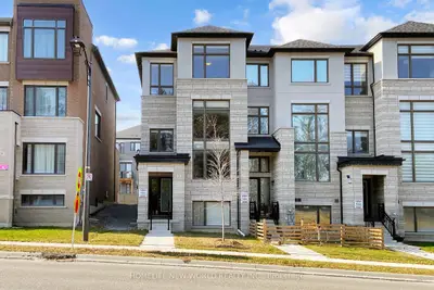 18 Bennington Road, Newmarket, On L3x 0m8