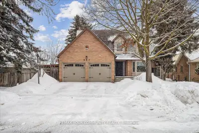 297 Burford Street, Newmarket, On L3y 6e7