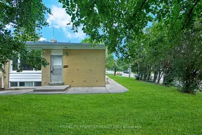 261 Taylor Mills Drive S Main Floor, Richmond Hill, On L4c 2t8