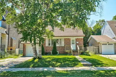 92 Lawrence Avenue Upper, Richmond Hill, On L4c 1z3