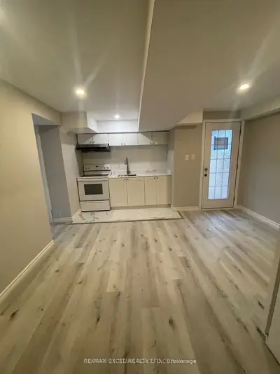 74 Balsdon Hollow W, East Gwillimbury, On L9n 0y1