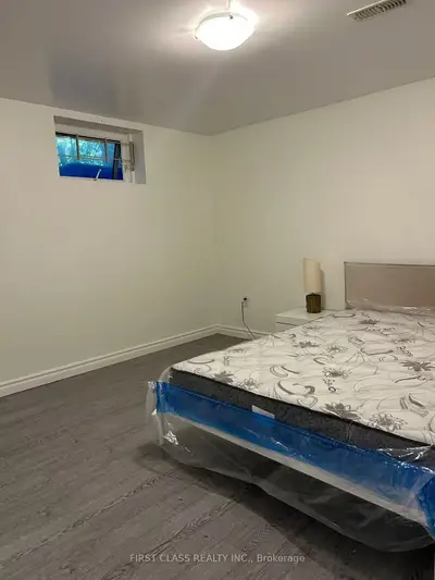 448 Elmwood Avenue, Richmond Hill, On L4c 1m4