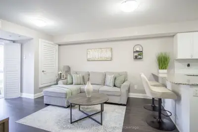 481 Rupert Avenue 201, Whitchurch-stouffville, On L4a 1y7
