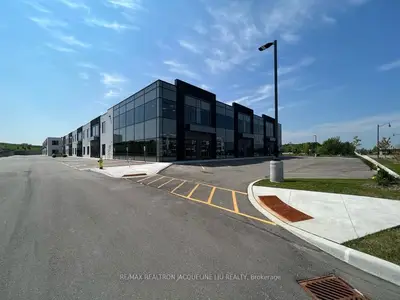 45 Eric T Smith Way 3, Aurora, On L4g 0z6