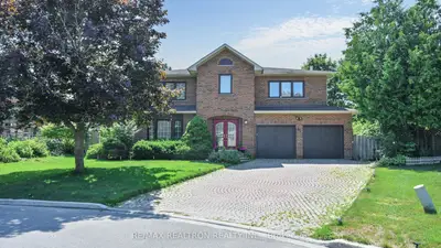 12 Greenbriar Court, Aurora, On L4g 5x6