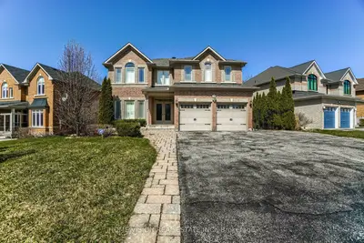 24 E Sandbanks Drive E Bsmt, Richmond Hill, On L4e 4k7