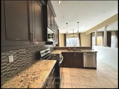 750 Valley Green Trail 101, Newmarket, On L3x 2v7