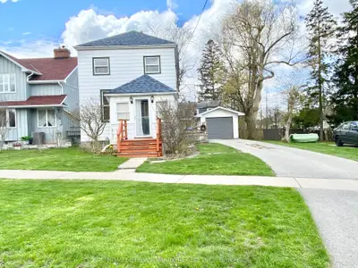 140 Vale Avenue, Newmarket, On L3y 3n4