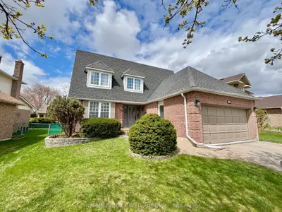 168 Willow Lane, Newmarket, On L3y 4j3