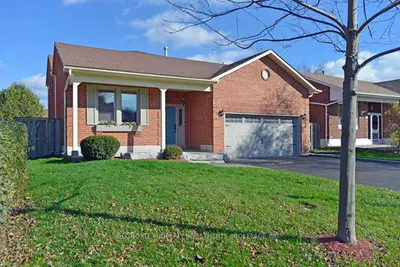 221 Sheffield Street, Newmarket, On L3y 5x7
