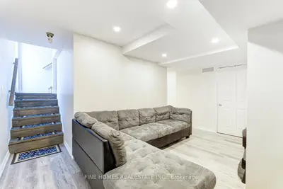 28 Rockwood Crescent Lower, Vaughan, On L4j 7t2