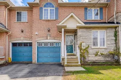 274 Flagstone Way, Newmarket, On L3x 2y1