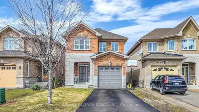 312 Rita's Avenue, Newmarket, On L3x 2n2